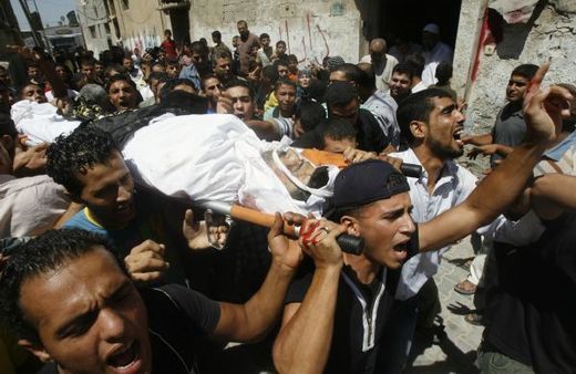 Pohřeb bojovníka džihádu po útoku Izraelců v Rafáhu (srpen 2011).