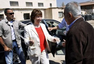 Šéfka diplomacie EU Ashtonová s palestinským premiérem Fajadem.