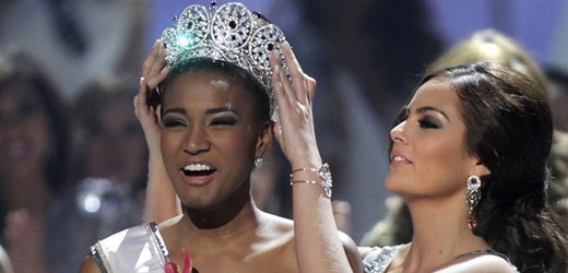Leila Lopesová je korunována na Miss Universe 2011.