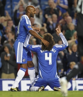 David Luiz z Chelsea se raduje ze vstřeleného gólu.
