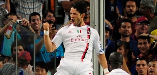 Útočník AC Milan Alexandre Pato se raduje z gólu.