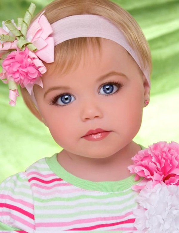 Dítě, nebo panenka? Nalíčená čtyřletá Maddy Jacksonová pózuje fotografovi.