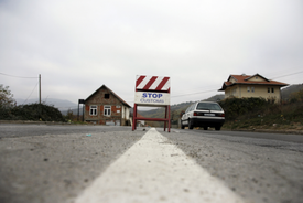 Kosovo bude na celních razítkách místo dosavadního nápisu "Republika Kosovo" používat termín "Kosovská celnice". 
