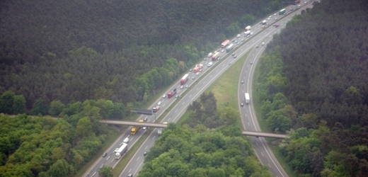 Řidič jel po dálnici v protisměru (ilustrační foto).