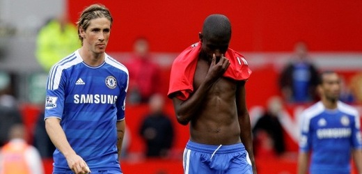 Útočník Chelsea Fernando Torres (vlevo).