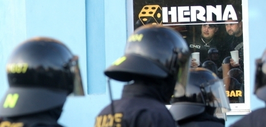 Šluknovskem zmítají nepokoje, na místě jsou policejní posily (ilustrační foto).