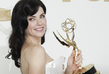Jako nejlepší dramatická herečka byla cenou Emmy oceněna Julianna Marguliesová (na snímku) ze seriálu Dobrá manželka, která pokořila v této kategorii Elisabeth Mossovou ze seriálu Mad Men. Pro cenu si přišla v šatech od Armaniho.