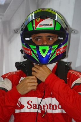 Jezdec Ferrari Felipe Massa.