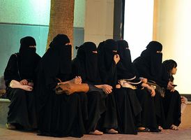 "Bubáci" připuštěni k volbám? Utiskované saúdské ženy, nikáb je tradicí. 
