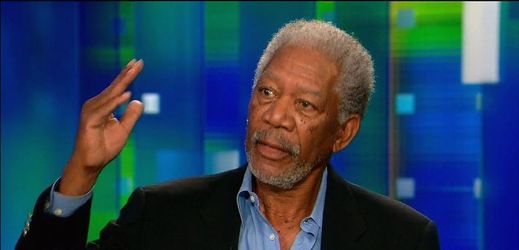 Morgan Freeman kritizoval konzervativní hnutí Tea Party za rasismus.