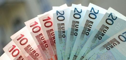 Evropská komise chce miliardy eur za daně z bankovních transakcí.