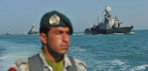 Cvičení íránského válečného námořnictva.