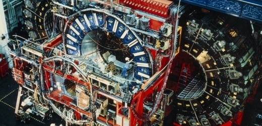 Urychlovač Tevatron z amerických laboratoří Fermilab byl v provozu od roku 1985.