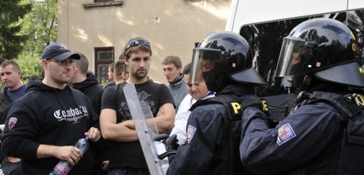 Policejní manévry na severu Čech už stály téměř 28 milionů korun.