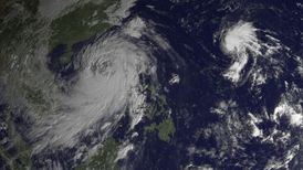 Tajfun Nalgae se řítí na Filipíny.