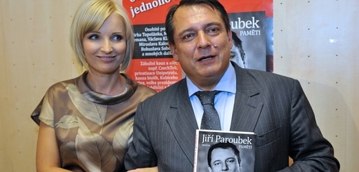 Jiří Paroubek s manželkou na křtu své knihy. 