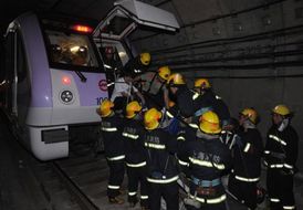 Nehoda v šanghajském metru.