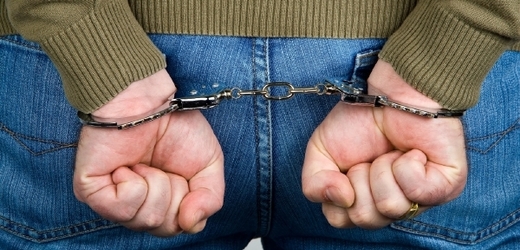 Při razii byli zatčeni další tři členové brněnského policejního gangu (ilustrační foto).