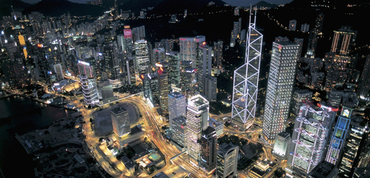 Čínské město Hongkong pyšnící se bezpočtem mrakodrapů a bohatou ekonomikou vyniká především na poli bankovnictví. Náleží mu třetí místo.
