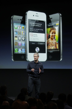 Tim Cook z Applu láká k nákupu nového iPhonu. 