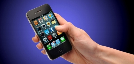 Apple místo iPhonu 5 uvedl vylepšenou "čtyřku".