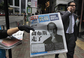 Hongkongské noviny píší 6. října o Jobsově smrti. Titulek hlásá "Steve Jobs je pryč". (Foto: ČTK/AP)
