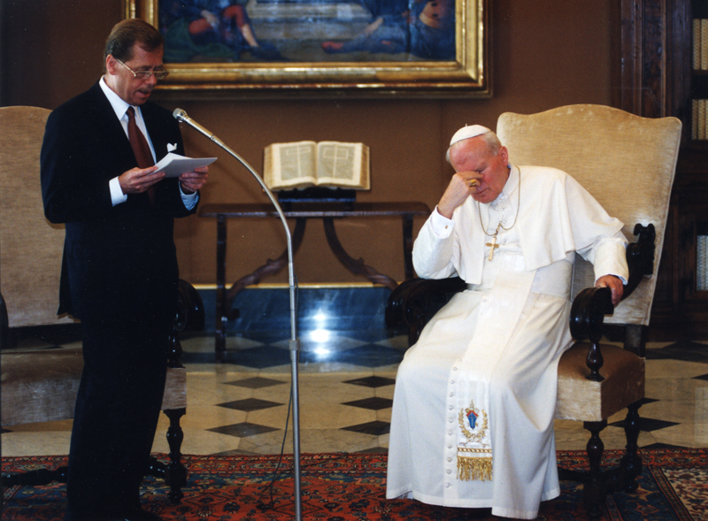 S papežem Janem Pavlem II. v roce 1994.