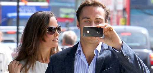 Pippa Middletonová na procházce s bratrem Jamesem, který zkoušel, jak dobré snímky dokáže jeho iPhone udělat.