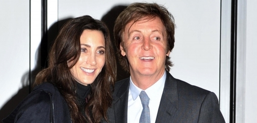 Paul McCartney a Nancy Shevellová.