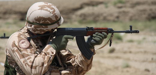 Český voják při výcviku v Afghánistánu.