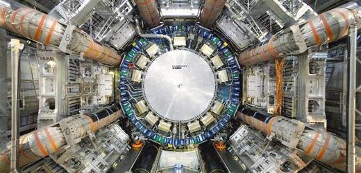 Aplikace LHSee nabízí data z detektoru ATLAS, který zachycuje srážky částic v urychlovači LHC.