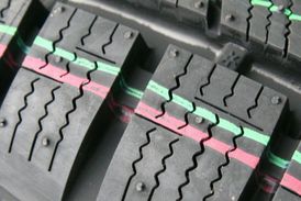 Důležité je hlídat opotřebení pneumatiky. Dezén by měl mít minimálně 4 mm.