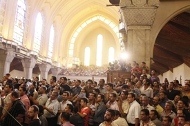 Koptští křesťané tvoří asi deset procent egyptské populace. 