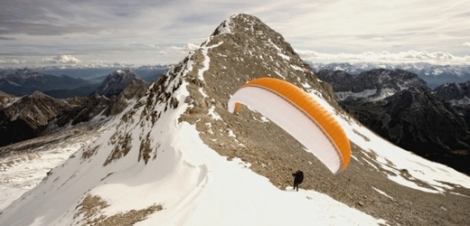Česká paraglidistka uvízla v Himálaji, hledali ji pět hodin (ilustrační foto).