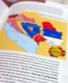 Nová učebnice srbské historie. Po rozpadu Jugoslávie do EU.