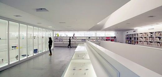 Interiér holešovické galerie DOX, která se účastní Galerijního víkendu.