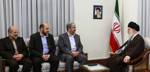 Předáci Hamasu na koberečku u íránského nejvyššího vůdce ajatolláha Chameneího.