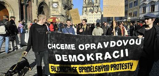 Momentka z protestu v Praze.