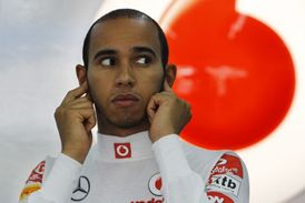 Lewis Hamilton se chce polepšit, druhé místo ho potěšilo.