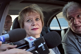 Soudkyně Isabelle Prévost-Desprezová jde tvrdě po krku Sarkozyho straně UMP.