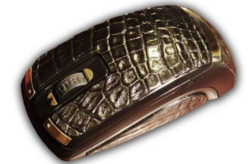 Crocodile skin Gold Mouse Ferrari s krokodýlí kůži je na desátém místě s cenou 310 600 korun. 