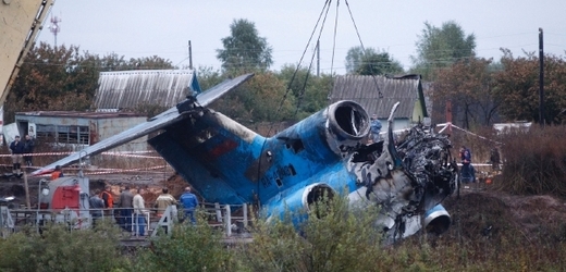 Za pád jaku u Jaroslavle mohla chyba pilotů.
