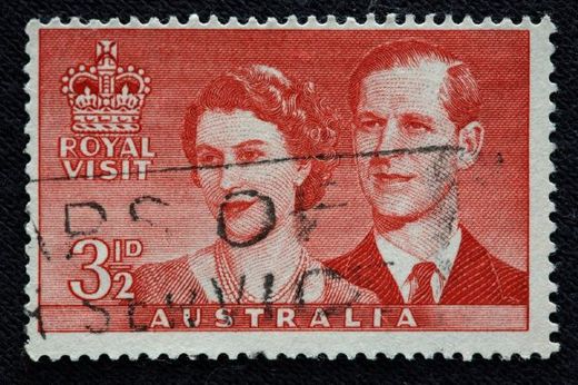Alžběta II. s chotěm na australské poštovní známce.