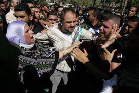 Jeden za tisíc. Palestinci vítají propuštěné vězně. 