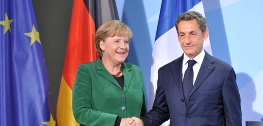 Představitelé dvou hlavních sil Evropské unie - francouzský prezident Nicolas Sarkozy a německá kancléřka Angela Merkelová.