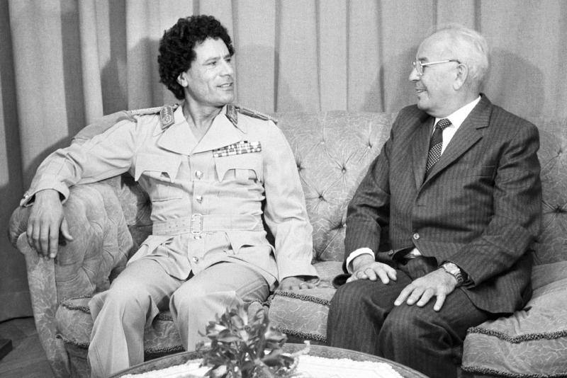 Kaddáfí při setkání s tehdejším československým prezidentem Gustavem Husákem v roce 1982 (Foto: ČTK).