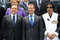 Kaddáfí se Silviem Berlusconim vlevo), ruským prezidentem Dmitrijem Medveděvem (uprostřed) a německou kancléřkou Angelou Merkelovou.