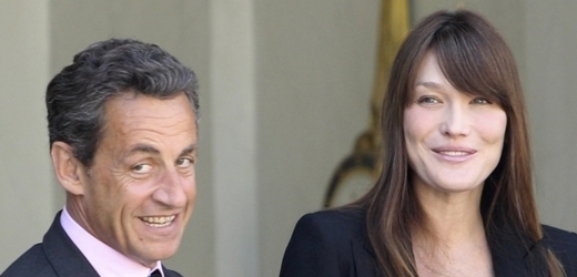 Nicolas Sarkozy a Carla Bruniová.