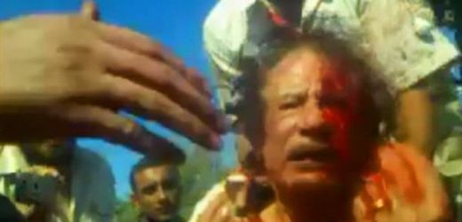 Záběry z amatérského videa z dopadení Kaddáfího.