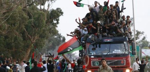 V Libyi se nepřestává slavit.